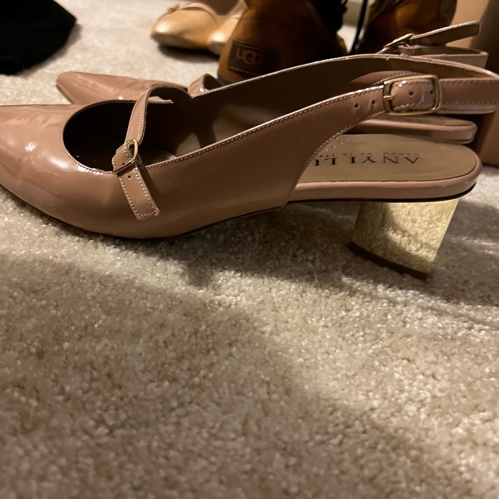 Short heel shoes size 11
